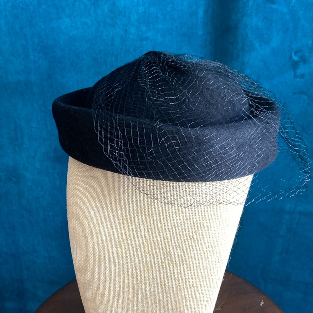 Vintage Henry Pollak Zephyr Black Felt Pillbox Hat With Bow & Veil Netting